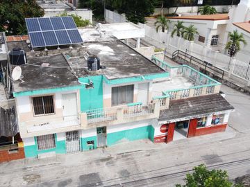 Casa con Local Comercial en Santa Ana