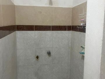 Casa con Local Comercial en Santa Ana