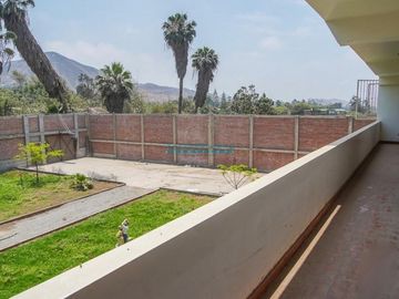 Casas Venta AV. Uno  - PACHACAMAC