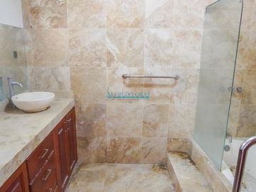 Casas Venta AV. Uno  - PACHACAMAC