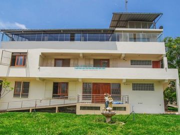 Casas Venta AV. Uno  - PACHACAMAC