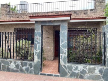 VENTA CASA 2 DORMITORIOS EN LA FLORIDA