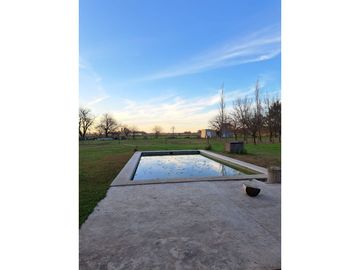 VENTA IMPORTANTE CASA DOS DORMITORIOS IBARLUCEA CON AMPLIO TERRENO