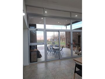 VENTA IMPORTANTE CASA DOS DORMITORIOS IBARLUCEA CON AMPLIO TERRENO