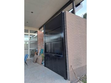 VENTA IMPORTANTE CASA DOS DORMITORIOS IBARLUCEA CON AMPLIO TERRENO