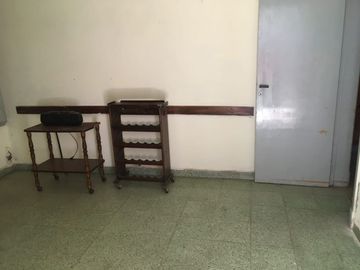 CASA CON AMPLIO FONDO LIBRE  EN VENTA EN LONGCHAMPS