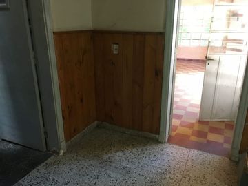 CASA CON AMPLIO FONDO LIBRE  EN VENTA EN LONGCHAMPS
