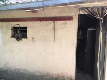 CASA CON AMPLIO FONDO LIBRE  EN VENTA EN LONGCHAMPS