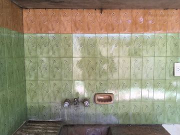 CASA CON AMPLIO FONDO LIBRE  EN VENTA EN LONGCHAMPS