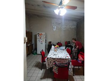 Casa de Dos Dormitorios  , amplio jardin