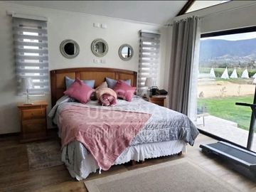 VENTA Gran casa autosustentable con amplio terreno en Olmué