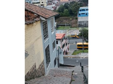 ¡Historia, Espacio y Comodidad en Quito!