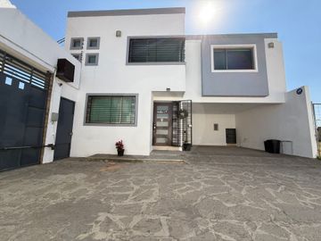 Casa en condominio en venta en CacalomacAn