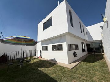 Casa en condominio en venta en CacalomacAn