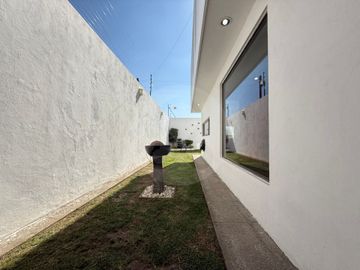 Casa en condominio en venta en CacalomacAn