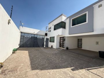 Casa en condominio en venta en CacalomacAn