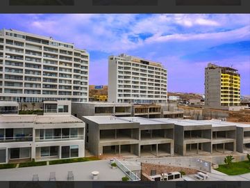 VILLA CORONADO FRENTE AL MAR EN COMUNIDAD EXCLUSIVA