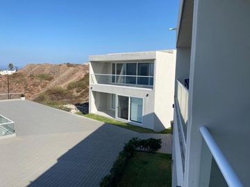 VILLA CORONADO FRENTE AL MAR EN COMUNIDAD EXCLUSIVA