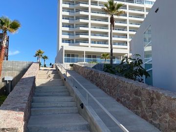 VILLA CORONADO FRENTE AL MAR EN COMUNIDAD EXCLUSIVA