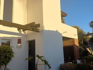 VILLA FRENTE AL MAR EN  EL RESIDENCIAL MÁS EXCLUSIVO DE ROSARITO