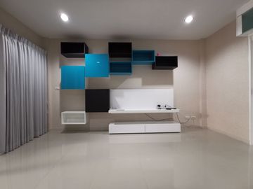 3 Bedroom Townhouse for sale in Anusawari, Bangkok