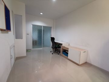 3 Bedroom Townhouse for sale in Anusawari, Bangkok
