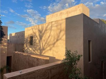 Casa en venta dentro de una pequeña privada en la Col. García Ginerés