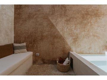 Casa en venta dentro de una pequeña privada en la Col. García Ginerés
