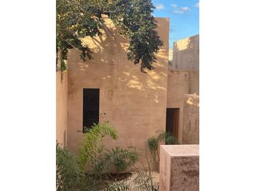 Casa en venta dentro de una pequeña privada en la Col. García Ginerés