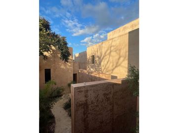 Casa en venta dentro de una pequeña privada en la Col. García Ginerés