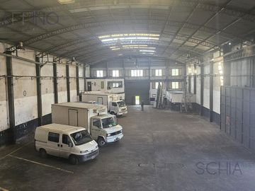 Galpon sobre Av. Calchaqui 1200 m2 salida a dos calles