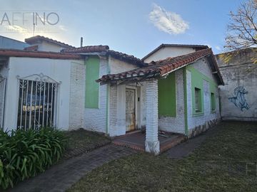 Galpon sobre Av. Calchaqui 1200 m2 salida a dos calles