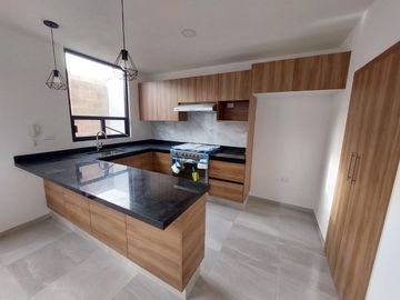 Casa en venta, 3 recámaras y roof garden. Fracc. Cuautlancingo.
