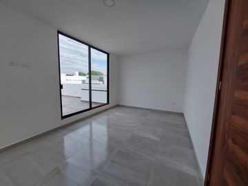 Casa en venta, 3 recámaras y roof garden. Fracc. Cuautlancingo.