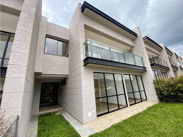 Se Vende Casa - Sector Av Centenario Norte