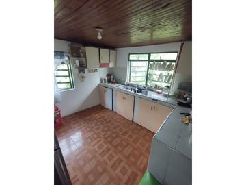 SE VENDE FINCA A 12 MINUTOS DE MANIZALES