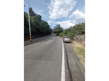 SE VENDE FINCA A 12 MINUTOS DE MANIZALES