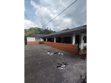 SE VENDE FINCA A 12 MINUTOS DE MANIZALES