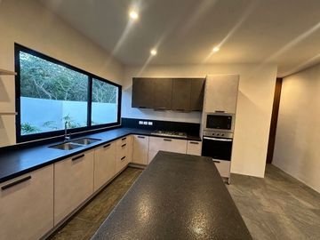 Casa en venta en Paseo Country, al norte de Mérida, Yucatán.
