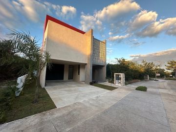 Casa en venta en Paseo Country, al norte de Mérida, Yucatán.
