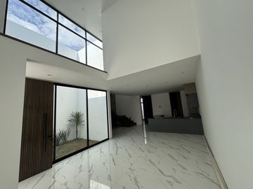 Venta de hermosa casa calicantos