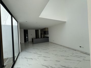Venta de hermosa casa calicantos