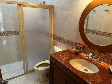 CASA EN VENTA EN ESQUINA UBICADA EN BENITO JUAREZ NORTE, MERIDA.