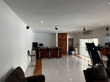 CASA EN VENTA EN ESQUINA UBICADA EN BENITO JUAREZ NORTE, MERIDA.