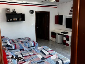 CASA EN VENTA EN ESQUINA UBICADA EN BENITO JUAREZ NORTE, MERIDA.