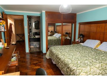 Vendo Casa frente al parque urb. Sagrada Familia Bellavista