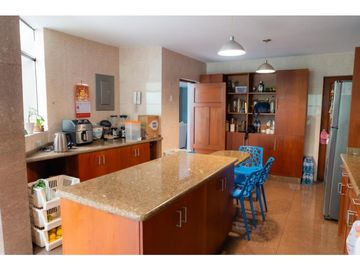 Vendo Casa frente al parque urb. Sagrada Familia Bellavista