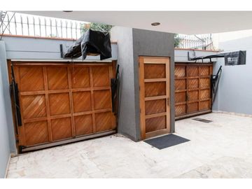 Vendo Casa frente al parque urb. Sagrada Familia Bellavista