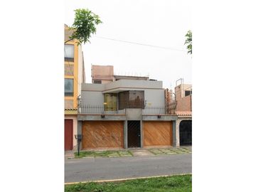 Vendo Casa frente al parque urb. Sagrada Familia Bellavista