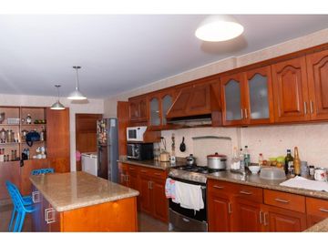 Vendo Casa frente al parque urb. Sagrada Familia Bellavista